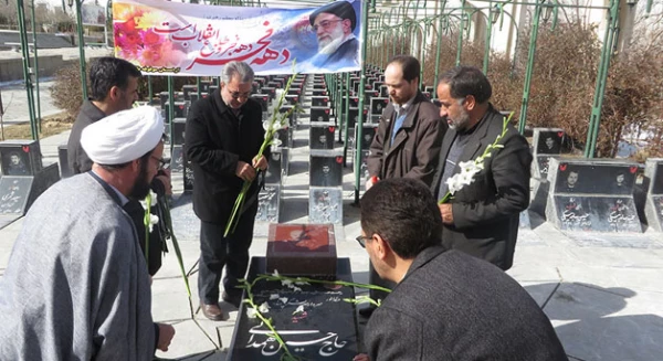 در سالگرد پیروزی انقلاب اسلامی انجام شد:

غبار روبی مزار شهید مقصودی و شهدای والامقام انقلاب اسلامی همدان
 5