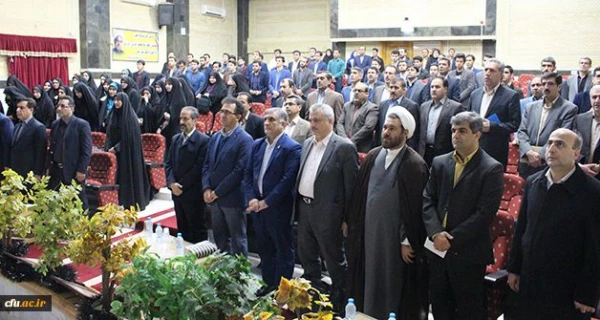 دکتر قنبری در آیین افتتاحیه سومین همایش کشوری دبیران منتخب شورای صنفی رفاهی و نمایندگان تشکل های اسلامی:

همگرایی و هم اندیشی دانشجومعلمان در راستای ارتقاء سطح خدمات آموزش و فرهنگی دانشگاه، طی برگزاری چنین دوره هایی محقق می شود 7