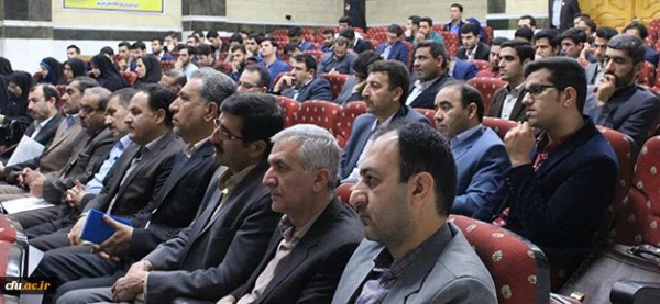 دکتر قنبری در آیین افتتاحیه سومین همایش کشوری دبیران منتخب شورای صنفی رفاهی و نمایندگان تشکل های اسلامی:

همگرایی و هم اندیشی دانشجومعلمان در راستای ارتقاء سطح خدمات آموزش و فرهنگی دانشگاه، طی برگزاری چنین دوره هایی محقق می شود 7