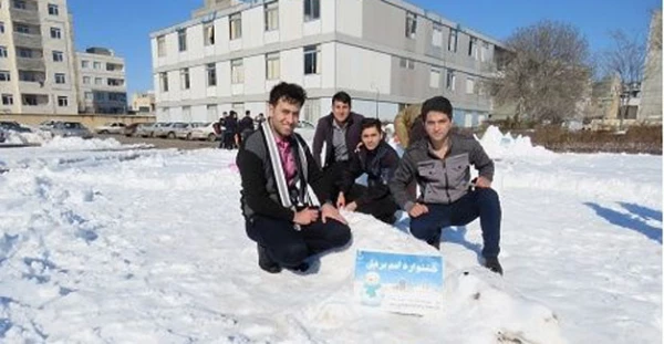 در پردیس علّامه طباطبایی اردبیل برگزار شد:

اوّلین جشنواره ی تندیس های برفی دانشگاهیان استان اردبیل
 4