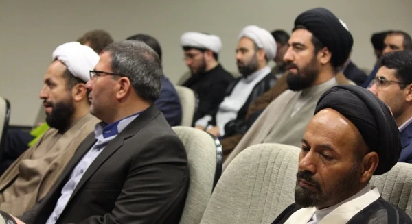 در مجتمع آدینه آغاز بکار کرد: 

نشست مشترک و دوره آموزشی مسئولان دفاتر نهاد رهبری و معاونان گروه معارف در پردیس های دانشگاه فرهنگیان 4