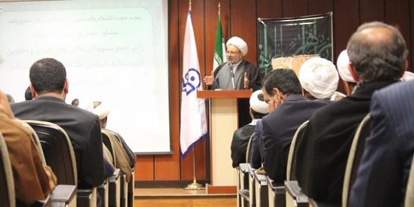 حجت الاسلام و المسلمین رنجبران در نشست مسئولان نهاد و معاونان گروه معارف:

دانشگاه فرهنگیان ازنظر مباحث دینی و فرهنگی جزء دانشگاه های خوب کشور است 4