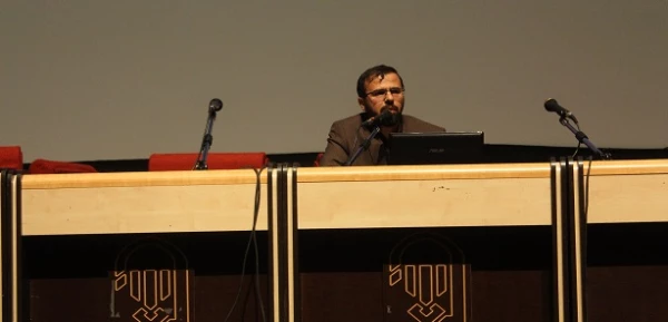 در دومین روز از نشست مسئولان نهاد و اساتید گروه معارف اسلامی برگزار شد:

کارگاه های آموزشی اصول و فنون مشاوره و روش تحقیق و مقاله نویسی 15