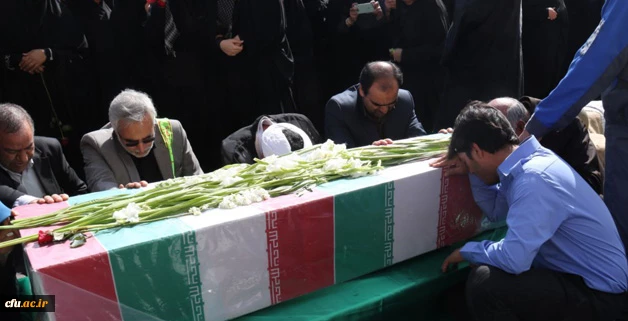 در ایام شهادت حضرت زهرا(س) :

عطر شهادت در فضای دانشگاه فرهنگیان یزد پیچید
 10