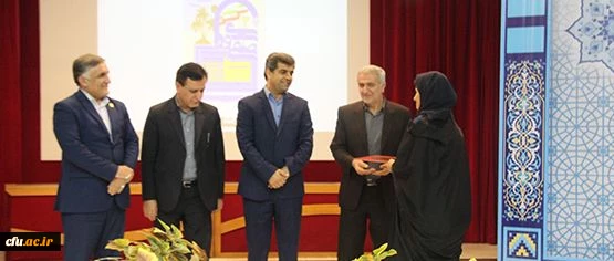 درآئین اختتامیه همایش دبیران منتخب شورای صنفی- رفاهی انجام شد:

گزارش دبیران کمیسیون های سرای دانشجویی، رفاه و خدمات و بهداشت 11