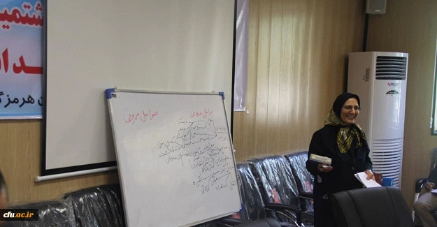 در دانشگاه فرهنگیان هرمزگان برگزار شد:

هم اندیشی استادان ریاضی دانشگاه فرهنگیان
 7