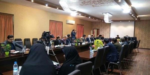 مدیر امور پردیس های اصفهان در دوره منطقه ای آموزش حقوقی مدیران:

کارکنان دانشگاه با توجه به گستره فعالیت ها خود باید از مسائل حقوقی مرتبط آگاهی داشته باشند
 3