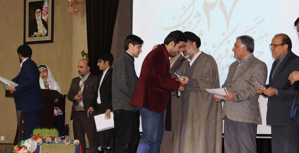 با حضور دکتر قنبری  انجام شد:

 تقدیر از برگزیدگان بیست و هفتمین جشنواره فرهنگی و هنری دانشجویان
 3