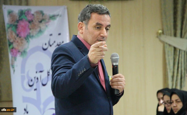 با حضور معاون پژوهشی مطالعات خانواده ایران در پردیس شهید باهنر خراسان جنوبی:

 برگزاری کارگاه ازدواج و تحکیم بنیان خانواده
 3