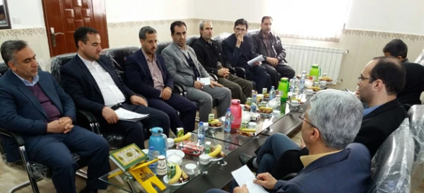 در نشست مشترک فرمانداری ؛ بخشداری مرکزی و دانشگاه فرهنگیان استان مرکزی انجام شد:

تدوین برنامه های  "دانشگاه پاک "
 3