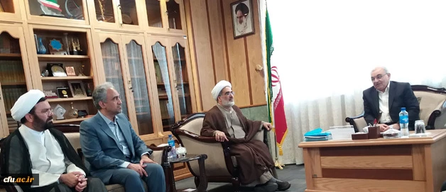 دیدار  حجت الاسلام و المسلمین دکتر زارعی با استاندار قم 3