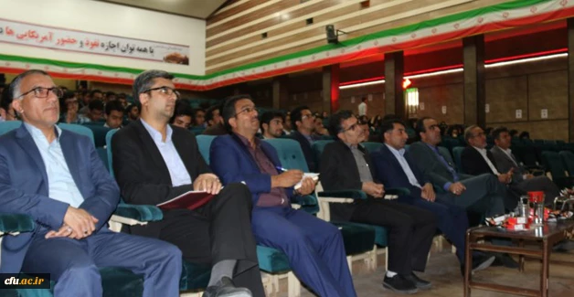 با همت انجمن اسلامی دانشجومعلمان دانشگاه فرهنگیان یزد:

مناظره «فرهنگ و مطبوعات در دولت تدبیر و امید» در پردیس شهیدان پاک نژاد برگزار شد
 4