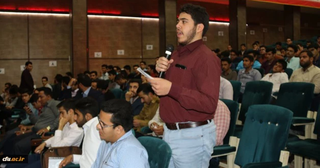 با همت انجمن اسلامی دانشجومعلمان دانشگاه فرهنگیان یزد:

مناظره «فرهنگ و مطبوعات در دولت تدبیر و امید» در پردیس شهیدان پاک نژاد برگزار شد
 7