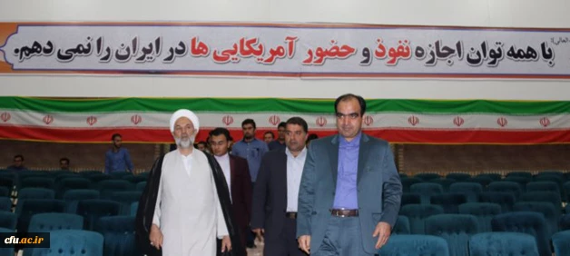 با همت انجمن اسلامی دانشجومعلمان دانشگاه فرهنگیان یزد:

مناظره «فرهنگ و مطبوعات در دولت تدبیر و امید» در پردیس شهیدان پاک نژاد برگزار شد
 9