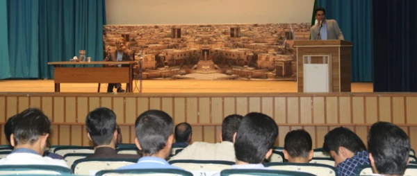 در پردیس شهیدان پاک نژاد یزد برگزار شد: 

همایش علمی  "یزدشناسی و قابلیت های گردشگری یزد " 2