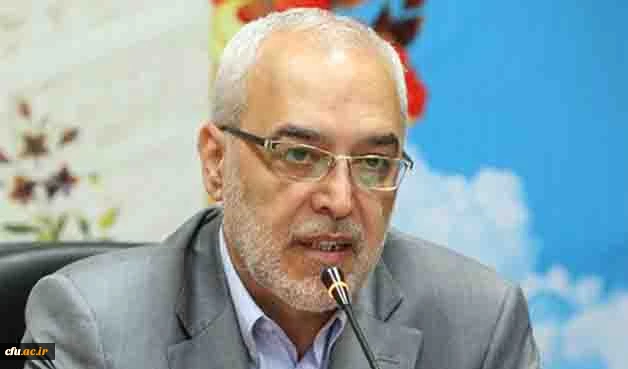 رئیس مرکز برنامه ریزی منابع انسانی و فناوری اطلاعات وزارت آموزش و پرورش:

حداکثر سن متقاضیان ورود به پردیس های دانشگاه های فرهنگیان و شهید رجایی در آزمون سال 96، 22 سال تمام است 2