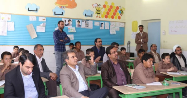 به مناسبت هفته بزرگداشت مقام شامخ معلم :

دیدار صمیمانه مسئولان دانشگاه فرهنگیان یزد با دانش آموختگان دانشگاه در مدارس استان
 2