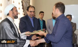 به مناسبت هفته بزرگداشت مقام شامخ معلم :

دیدار صمیمانه مسئولان دانشگاه فرهنگیان یزد با دانش آموختگان دانشگاه در مدارس استان
 7