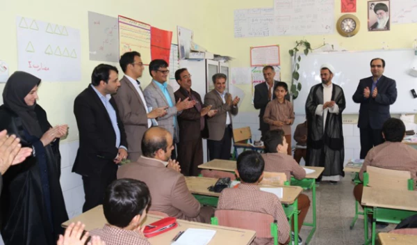 به مناسبت هفته بزرگداشت مقام شامخ معلم :

دیدار صمیمانه مسئولان دانشگاه فرهنگیان یزد با دانش آموختگان دانشگاه در مدارس استان
 8