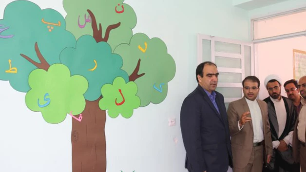 به مناسبت هفته بزرگداشت مقام شامخ معلم :

دیدار صمیمانه مسئولان دانشگاه فرهنگیان یزد با دانش آموختگان دانشگاه در مدارس استان
 9