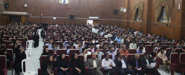 دکتر ذوالقدر نماینده مردم تهران در مجلس شورای اسلامی در دانشگاه فرهنگیان هرمزگان:

در تصمیم گیری های خرد و کلان کشور مشکلات و مسائل فرهنگیان در راس امور قرار گیرد
 3