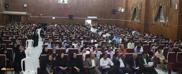 دکتر ذوالقدر نماینده مردم تهران در مجلس شورای اسلامی در دانشگاه فرهنگیان هرمزگان:

در تصمیم گیری های خرد و کلان کشور مشکلات و مسائل فرهنگیان در راس امور قرار گیرد
 3