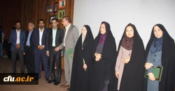 دکتر ذوالقدر نماینده مردم تهران در مجلس شورای اسلامی در دانشگاه فرهنگیان هرمزگان:

در تصمیم گیری های خرد و کلان کشور مشکلات و مسائل فرهنگیان در راس امور قرار گیرد
 4