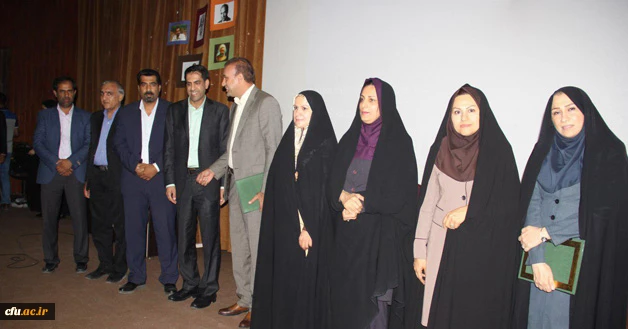 دکتر ذوالقدر نماینده مردم تهران در مجلس شورای اسلامی در دانشگاه فرهنگیان هرمزگان:

در تصمیم گیری های خرد و کلان کشور مشکلات و مسائل فرهنگیان در راس امور قرار گیرد
 4