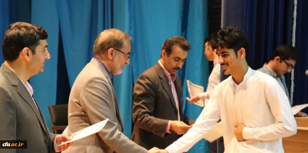 به مناسبت روزجوان در پردیس شهیدان پاک نژاد یزد برگزار شد:

همایش جوانان، ورزش، سلامت و ایمنی
 4