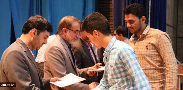 به مناسبت روزجوان در پردیس شهیدان پاک نژاد یزد برگزار شد:

همایش جوانان، ورزش، سلامت و ایمنی
 6