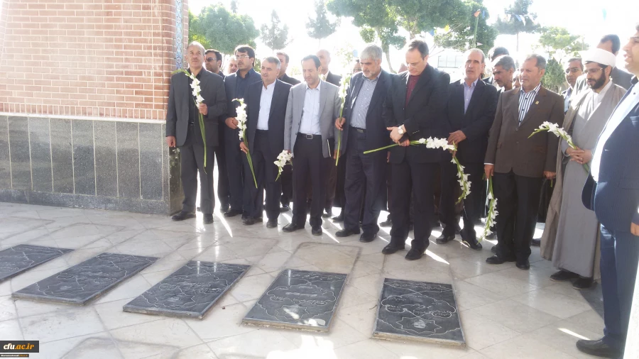 با حضور سرپرست دانشگاه فرهنگیان در خراسان انجام شد:

دیدار با خانواده شهید عبداله برزگر 2