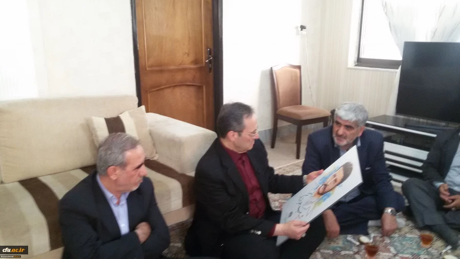 با حضور سرپرست دانشگاه فرهنگیان در خراسان انجام شد:

دیدار با خانواده شهید عبداله برزگر 4