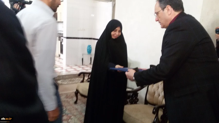 با حضور سرپرست دانشگاه فرهنگیان در خراسان انجام شد:

دیدار با خانواده شهید عبداله برزگر 5