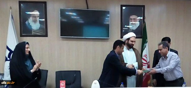 همزمان با جشن نیمه شعبان انجام شد:

تقدیر از همکاران بازنشسته سال 95 دانشگاه فرهنگیان هرمزگان 
 2