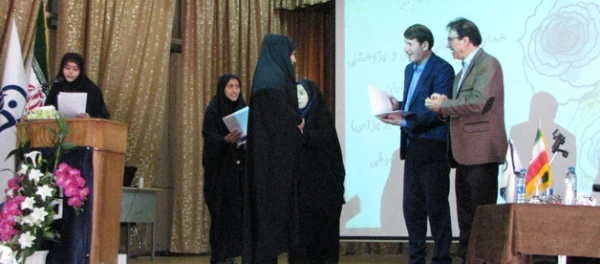 در همایش علمی و پژوهشی تعلیم و تربیت درپردیس فاطمه الزهرا (س) تاکید شد:
پژوهش و تفکر از ابعاد توسعه حرفه ای معلم

 3