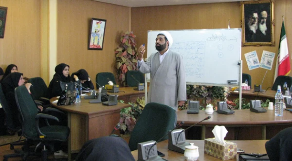 در دانشگاه فرهنگیان آذر بایجان شرقی انجام شد:

برگزاری دوره آموزشی نماز 4