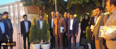 در آستانه سوم خرداد و پس از آیین افتتاحیه دوره دانش افزایی روابط عمومی هاانجام شد:

ادای احترام به مقام شامخ شهدای گمنام دفاع مقدس