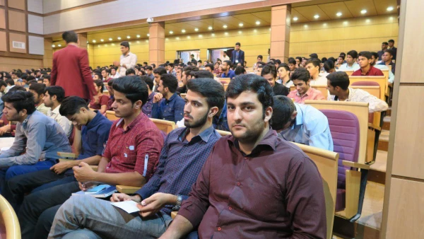 در راستای سلسله همایش های فرصت ها و چالش های ازدواج دانشجویی برگزار گردید:

برگزاری همایش فرصت ها و چالش های ازدواج دانشجویی در استان کرمان 2