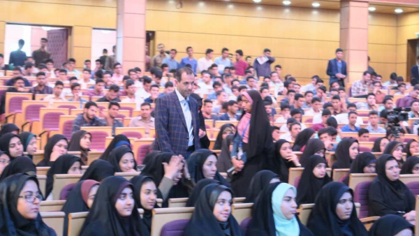 در راستای سلسله همایش های فرصت ها و چالش های ازدواج دانشجویی برگزار گردید:

برگزاری همایش فرصت ها و چالش های ازدواج دانشجویی در استان کرمان 2