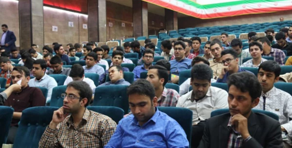 به میزبانی پردیس شهیدان پاک نژاد یزد برگزار شد:

همایش سفیران سلامت دانشجویی
 5