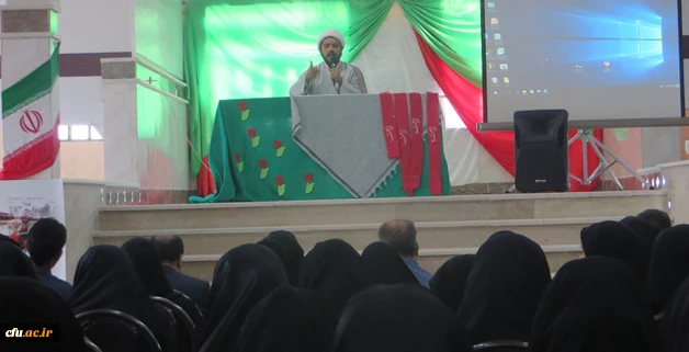 در پردیس امام جعفر صادق(ع) ایلام برپا شد:

نمایشگاه دستاوردهای علمی و پژوهشی اساتید و دانشجو معلمان
 5