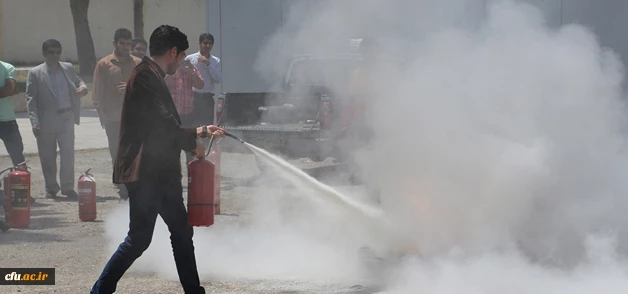 در پردیس آیت الله خامنه ای گرگان برگزار شد:

دوره ایمن سازی فضاهای آموزشی با حضور کارشناسان سازمان آتش نشانی 
 2