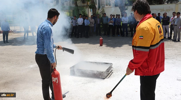 در پردیس آیت الله خامنه ای گرگان برگزار شد:

دوره ایمن سازی فضاهای آموزشی با حضور کارشناسان سازمان آتش نشانی 
 4