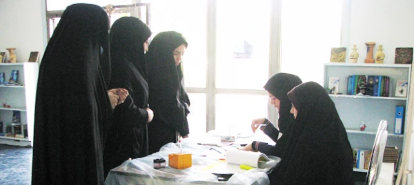 در پردیس فاطمه الزهرا(س) برگزار شد:

انتخابات کانون ها و انجمن های فرهنگی دانشجویی
 2