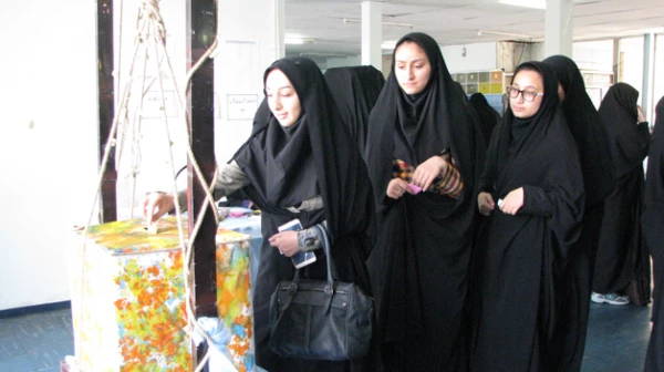 در پردیس فاطمه الزهرا(س) برگزار شد:

انتخابات کانون ها و انجمن های فرهنگی دانشجویی
 3