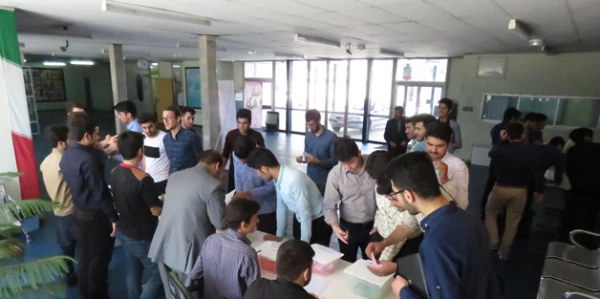 همزمان با سایر دانشگاه های کشور  برگزار شد:

انتخابات کانون های فرهنگی در پردیس علّامه طباطبایی اردبیل
 3