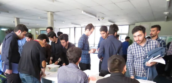 همزمان با سایر دانشگاه های کشور  برگزار شد:

انتخابات کانون های فرهنگی در پردیس علّامه طباطبایی اردبیل
 5