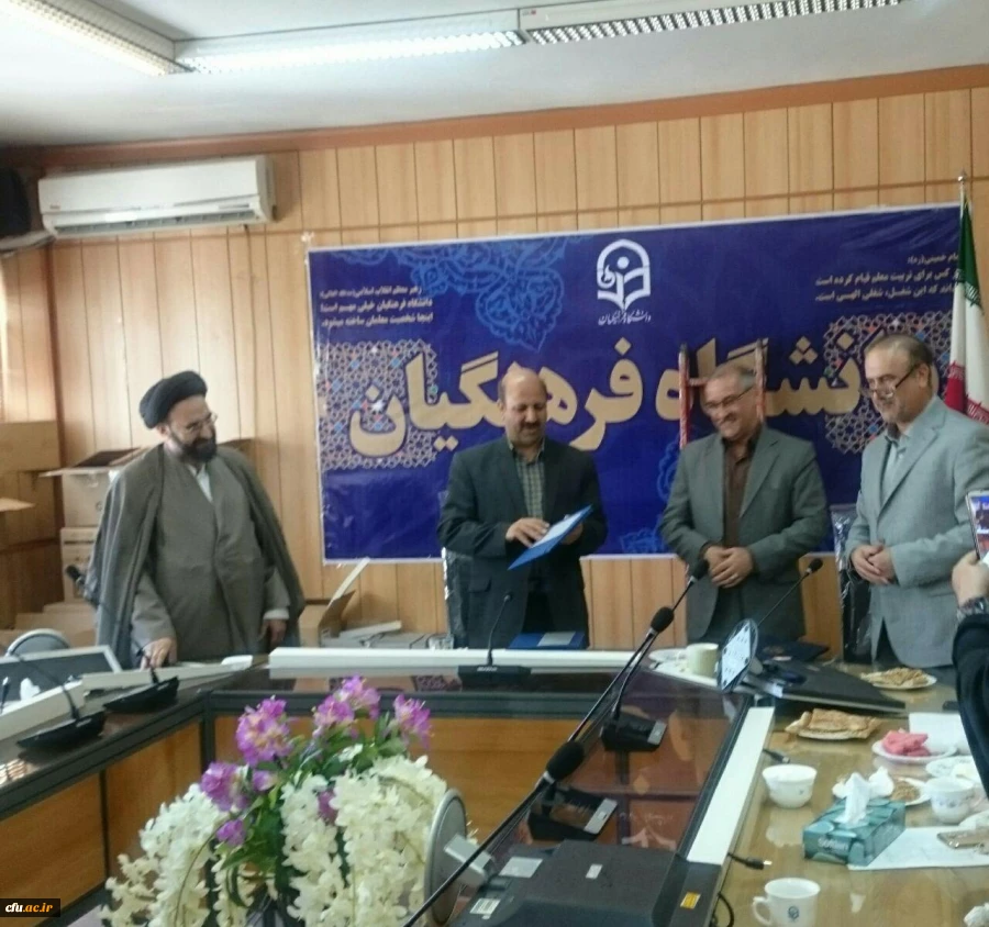 معاونت آموزشی و تحصلات تکمیلی برگزار کرد:

جلسه ابلاغ بازنشستگی و قدردانی از مدیرکل خدمات آموزشی و تقدیر از گروه معارف اسلامی دانشگاه 2