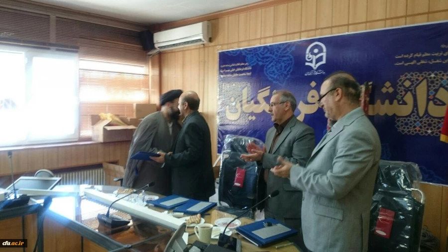 معاونت آموزشی و تحصلات تکمیلی برگزار کرد:

جلسه ابلاغ بازنشستگی و قدردانی از مدیرکل خدمات آموزشی و تقدیر از گروه معارف اسلامی دانشگاه 4