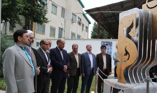 در پردیس آیت الله خامنه ای گرگان انجام شد:

رونمایی از یادواره 25 شهید دانشجو معلم استان گلستان
 11